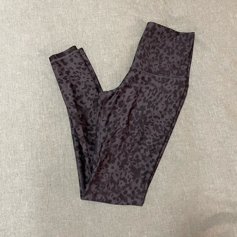 Old navy active high waisted go dry black and gray cheetah print leggings